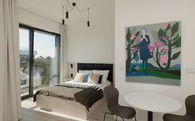 Shellter 33 Forrest Art & Design Apartments